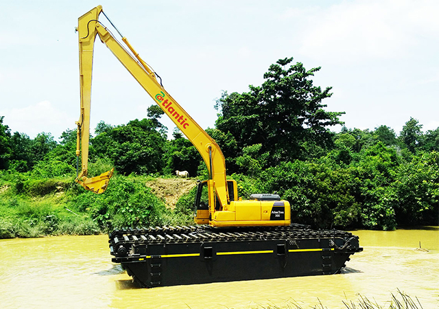 AMPHIBIOUS EXCAVATOR